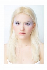 Zalotka-makeup makijaż inspirowany kolorami roku 2016: rose quartz i serenity, ustanowionymi przez Pantone. 