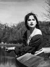 z_piter FASHION EDITORIAL BW

Seria: Miejskie Refleksy. Portret Plenerowy (Lindbergh Style). Styl: Kontrast, ziarno, Fashion.

Modelka: Uliana_Girel

WSPÓŁPRACA TFP: Szukam modelek, MUA i stylistów do projektów BW. Najbliższe sesje: wczesna wiosna 2026.