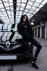 drive4fashion modelka Agnieszka Pilch
Samochód Renault Clio RS Trohpy użyczyło Renault Polska
Odzież TFB Clothing
http://drive4fashion.pl/portfolio/renault-clio-rs-trophy/