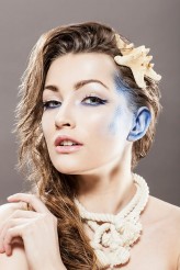 edhel                             Zdjęcia – Aleksander Karkoszka aleksanderkarkoszka.pl - Fotografia
Wizaż – Iwona Miernik Make-up artist
Stylizacje i fryzury – Megi Rychlik Stylizacje
Modelka – Dominika Zdybek             