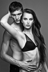 United_Artists Photographer: Szymon / IN2IT Studio
Make-up & Hair : Tobiasz Schmidt / United_Artists
Model: Michał & Joanna / AS Management