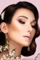 magarts Edytorial Makeup trendy 2021

modelka: Hanna Górska

fryzura: Ewelina Wcisło

makijaż: Monika Oleksy