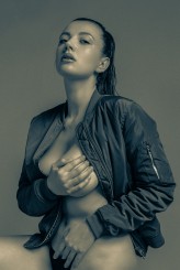 Narikala                             More on ig:
www.instagram.com/narikala.photomodel            