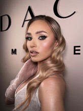 olvwva Modelka na makijażu u Magdalena Dacko Makeup - Łódź