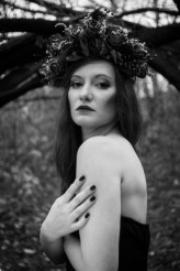bojnocha Queen of Sadness

Modelowała: Róża Kłos
Akcent florystyczny: Angelika Ciba

Projekt, stylizacja, wizaż i foto: Paulina Bojnowska