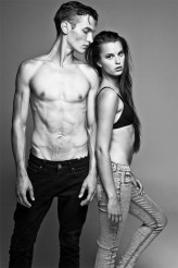 United_Artists Photographer: Szymon / IN2IT Studio
Make-up & Hair : Tobiasz Schmidt / United_Artists
Model: Michał & Joanna / AS Management