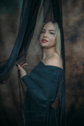 Piotr937 Miejsce: Studio-Atelier, Rozbórz, 2025
Pracownia fotografii studyjnej - własna. Scenografie i ustawienia autorskie.
Modelka:: Karina, IG: @k.czerniecka
Osoby zainteresowane podobnymi sesjami zapraszam do kontaktu – IG: @haditpk
