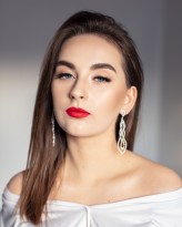 neat-studio Makeup stylizowany a la Adriana Lima na spacerze po czerwonym dywanie.
Pozowała Natalia J.
Światło dzienne.