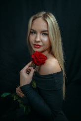 Piotr937 Miejsce: Studio-Atelier, Rozbórz, 2025
Pracownia fotografii studyjnej - własna. Scenografie i ustawienia autorskie.
Modelka:: Karina, IG: @k.czerniecka
Osoby zainteresowane podobnymi sesjami zapraszam do kontaktu – IG: @haditpk
