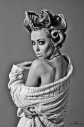 _rdzawa Modelka: Karolina/ Fu-Ku Agency
Wizaż stylizacja i fryzura: Agnieszka Jarosz 
Foto: Linda Parys