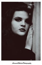 alannahwilderphotography Modelka: Svetlana Rudowicz. 

Wizaż: LilithVampiriozah (http://lilithvampiriozah.deviantart.com/). 