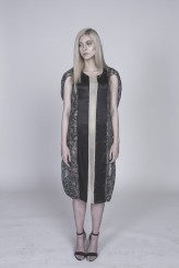 Agata_Foi Sukienka inspirowana Art Deco w całości z jedwabiu z własnoręcznie wykonanym printem.