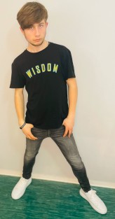 Oskar_Wieczorek Minimalizm i pewność siebie.Styl Casual z modowym przesłaniem ,,Wisdom"

#ModelLook #FashionBasics #ModelPortfolio