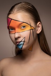 x_misiak                             For: MAKE UP TRENDY
"Shapes of Colour" 

Mua: Magdalena Szumera            