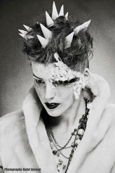 Asia_1994 projektantka - Kasia Bania
hair & make up - Matylda Wałęsa
fotograf - Rafał Spreng
