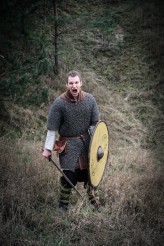Ivar "Tam czekał dobrze mu znany wojownik z czasów niejednej wyprawy.
Pamiętał, jak tarcza w tarczę po tronie Vinety jako sojusznicy stawali, gdy Pomorze najeżdżali Niemcy."
Ivar.