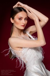 gutaaa modelka: Aneta Wronkowska

zdjęcia: Babofoto

włosy: Ola Dubiel Hair

makijaż: Anna Czapnik Make Up Artist

sukienka: Patrycja Pardyka