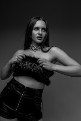 Urszulaaa                             Edytorial
mua: Anna Żądło
stylistka: Gabriela Bojczuk            