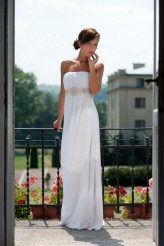 salondominique suknia w stylu greckim, delikatny i zwiewny materiał, suknia wyszywana kryształkami Swarocskiego