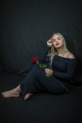 Piotr937 Miejsce: Studio-Atelier, Rozbórz, 2025
Pracownia fotografii studyjnej - własna. Scenografie i ustawienia autorskie.
Modelka:: Karina, IG: @k.czerniecka
Osoby zainteresowane podobnymi sesjami zapraszam do kontaktu – IG: @haditpk

