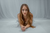 Piotr937 Miejsce: Studio-Atelier, Rozbórz, 2025
Pracownia fotografii studyjnej - własna. Scenografie i ustawienia autorskie.
Modelka: Iza D.  
Osoby zainteresowane podobnymi sesjami zapraszam do kontaktu – IG: @haditpk

