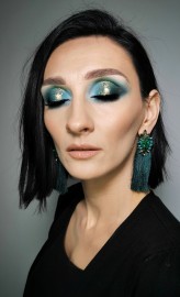 JustynaStras Smoky Eye w kolorze głębokiej zieleni z dodatkiem pigmentu @femme.fatale.cosmetics w kolorze "trębacz".