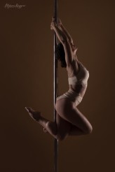 Zsuzsanna                             Fot. https://www.instagram.com/poledancephotography/            