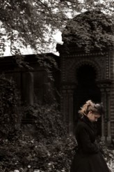layl Sesja z Katarzyną w cmentarzu żydowskim we Wrocławiu.
Zdjęcia do konca mnie nie satysfakcjonują, ale są robione po dluuugiej przerwie.