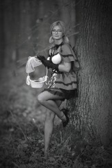 Robberto                             Opiera się o korę czasu jak o pamięć dawnych światów, trzymając w dłoni bajkę, która nigdy nie dorosła.            