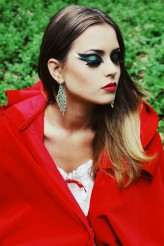 dirtyface Fotograf: Aleksandra Ostrowska
Modelka: Monika Hirsz
Make up i styl : ja
projektant : Krok design
<3 bajkowo ;)