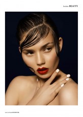 HarryJMakeup "Lost & Found" Beauty Editorial for INSTITUTE BEAUTY Magazine 2016

Photo: Dominika Wozniak
Makeup: Harry J Makeup /Kreator Makijazu Kontigo
Hair: Ewa Pieczarka
Model: Ania / Specto Models