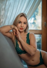 Piotr937 Miejsce: Studio-Atelier, Rozbórz, 2025
Pracownia fotografii studyjnej - własna. Scenografie i ustawienia autorskie.
Modelka:: Karina, IG: @k.czerniecka
Osoby zainteresowane podobnymi sesjami zapraszam do kontaktu – IG: @haditpk

