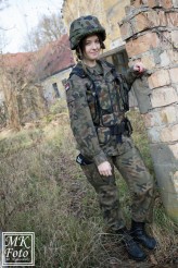 MK-Foto Dominika - sesja wojskowa w opuszczonych koszarach