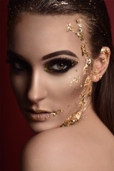 shaybka                             Gold Beauty

Fotografka: Dark Estrella
Modelka: Nikola Szejbach
MUA: Ela Lewandowska            