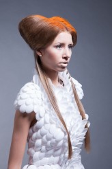 midi7                             Kosmos
mua&hair&stylist: Honorata Pietrzak
mod: Karolina
fot: Quatro Studio: Emil Kołodziej            