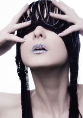 aarehir                             beauty editorial
modelka: Evita
makeup/foto ja            