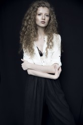 curlyhair FOT: Aleksandra Osuchowska (https://www.facebook.com/aleksandraosuchowskaphotography?fref=ts)
 MUA: Zuza Jabłonowska 
 STYL: Dobrochna Rawicka (https://www.facebook.com/Difriperi)