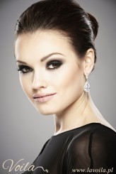 Voila MAKE UP HAIR VOILA

Modelka Krystyna Ziółek
stylizacja http://www.francoise.pl/