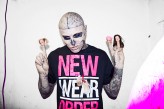nca_ mod: Rick Genest

stylist: Paulina Kurowiak

t-shirt: Pandora Clothing

naszyjnik z barbiczki: GIVE ME FIVE

producer: Peter Blaszczyk