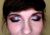 Kinga_Make_Up Propozycja makijażu wieczorowego przy użyciu iskrzącego pigmentu - zbliżenie na oczy.