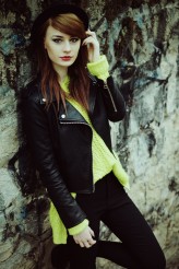 Katepanth-wizaz http://mademoiselle-kate.blogspot.com/2013/11/yellow-sweater.html