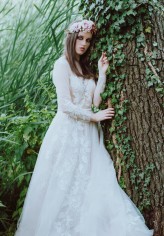 Kosma-foto Model: Kasia Patalon photomodel 
Mua: Aleksandra Walczak Makeup Artist 
Dress: Salonik Freya 
Wreath: Lola White 
Plener z Dream on - Plenery Fotograficzne 