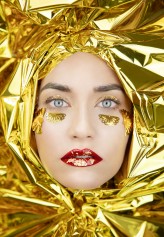 niema  edytorial "BOLD GOLD" 
photo & retouch: Dominka Pietrzyba | Dominika Pietrzyba Fotografia
model: Dominika Poleńska
mua: Alina Haberstock | Chic.Chick MakeUp & Beauty Room by Alina Haberstock
hair