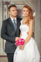 RafalBojar Zdjęcia Wykonałem na warsztatach fotografii ślubnej w Złodziejewie
http://www.warsztatywzlodziejewie.pl/
Model: Zbigniew Drzewinski
Modelka" Daria Boguszyńska