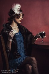 fotowroblewski Dzisiaj cofniemy się trochę w czasie. Częstochowa rok 1920 piękna kobieta w towarzystwie lampki wina w jednym z śródmiejskich lokali.