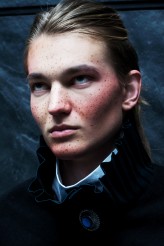 intervention Model - Filip Mrozek / DK models
Mua - Yoanna Bellee
Stylizacja - Anna Piasecka, Joanna Gond