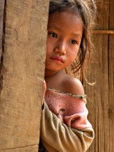ornak2                             Laos, portret, dziewczynka, mała Laotanka, www.photogalery.pl            