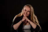 Jacekzakfotomirazak Portret na czarnym tle