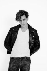 KBratasz                             model: @kbratasz

fotograf: @camy.foto            