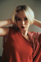 amizarova                             fotograf: @portretyibalety 
modelka: @amizarova 
projektanci: @tsunamifashiondesign @ps.fashion.design 
studio: @kolor_studio_fotograficzne            